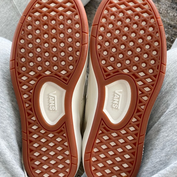 NEW never worn Vans size 7.5 - lowland cc - leather - marshmallow - Picture 6 of 9